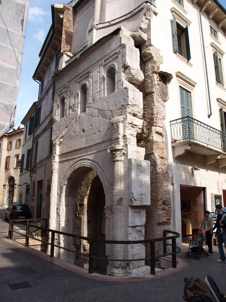 Porta Leoni