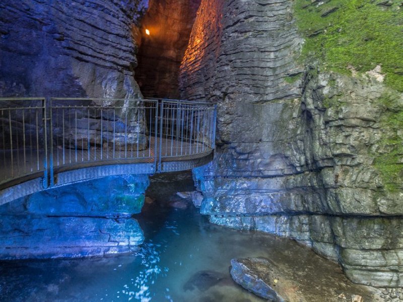 Varone Waterfall Cave Park